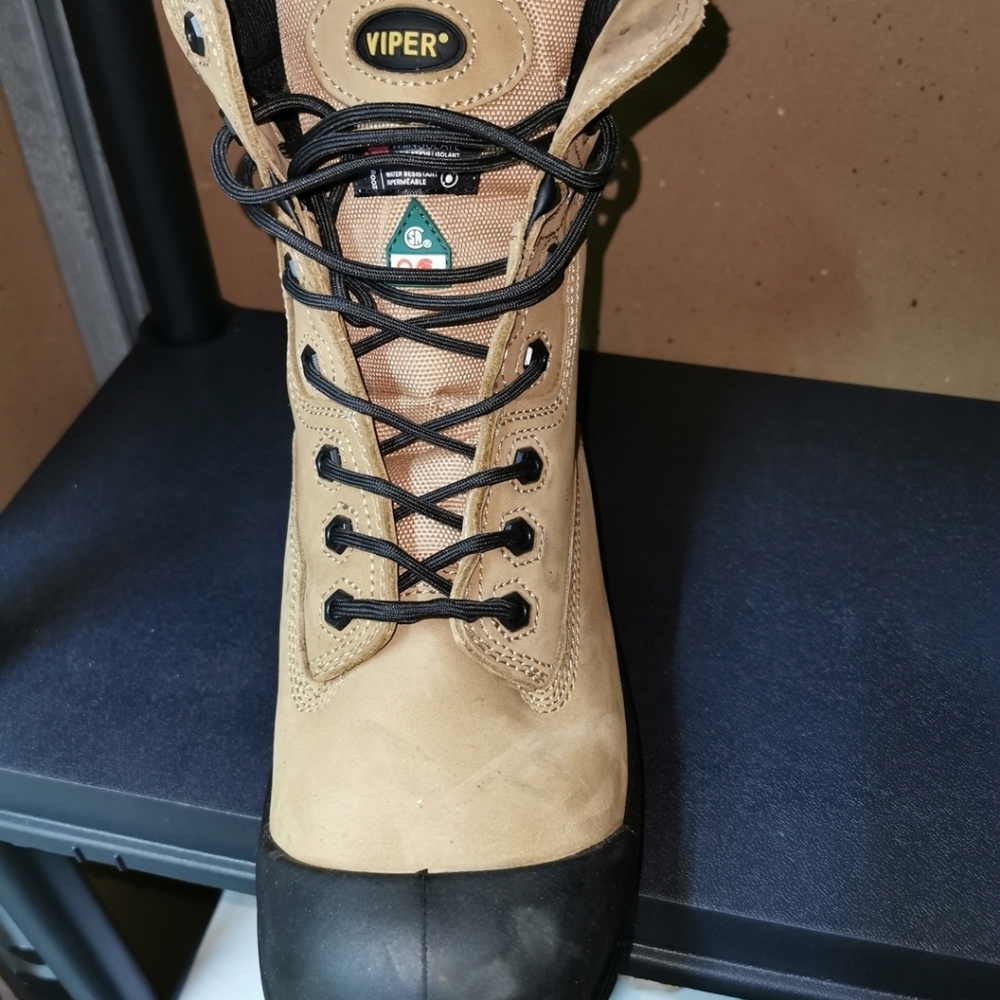 Safety boots